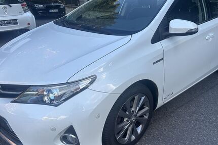 Toyota Auris 93.368 km 9.990 &euro; Berlin 12249
