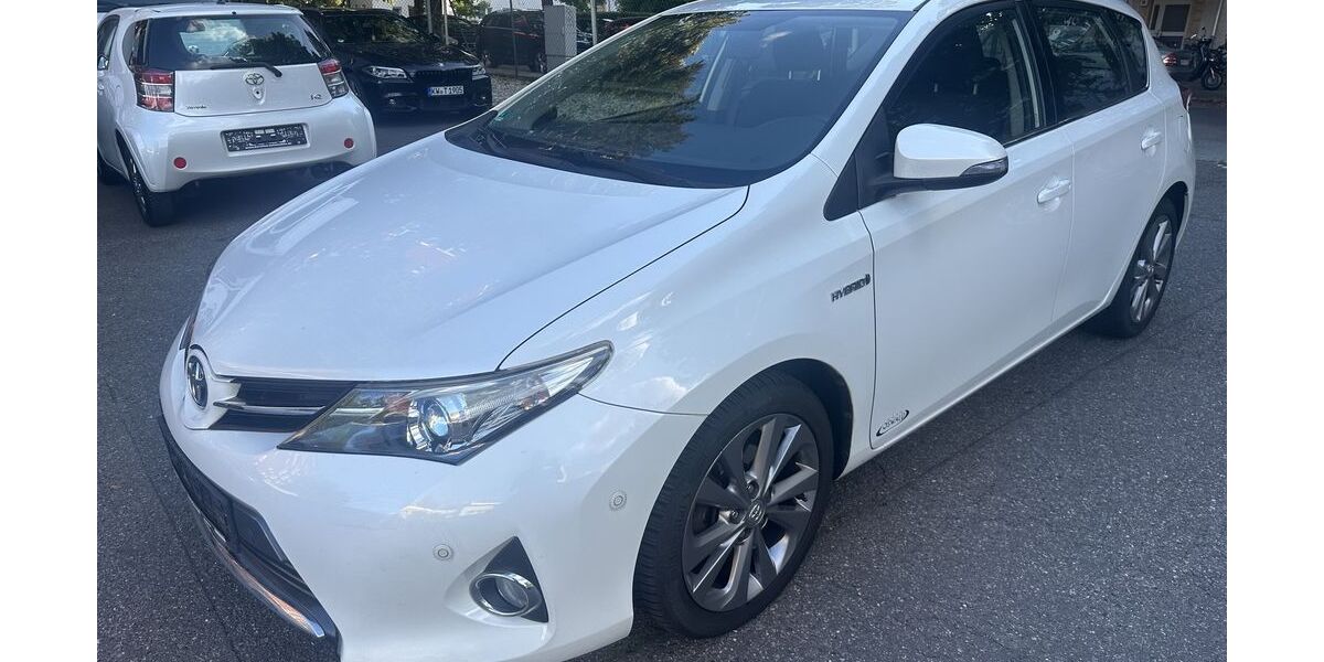 Toyota Auris 93.368 km 9.990 &euro; Berlin 12249