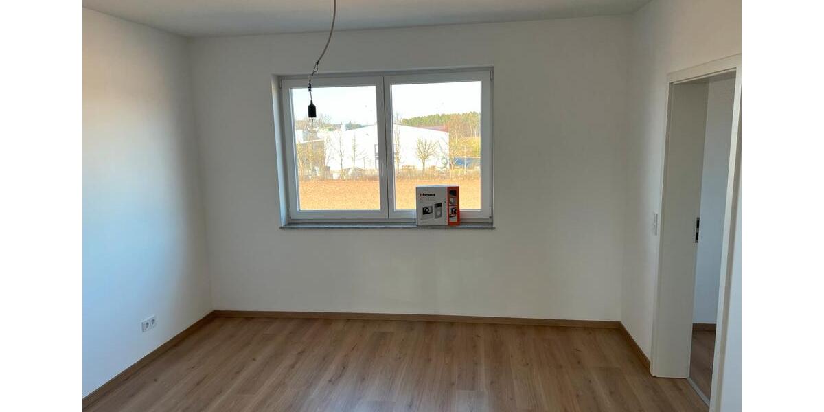 Doppelhaushälfte Windsbach - 5.5 Zimmer, 155 m&sup2;, 1.950&euro; | Angebot:26131452