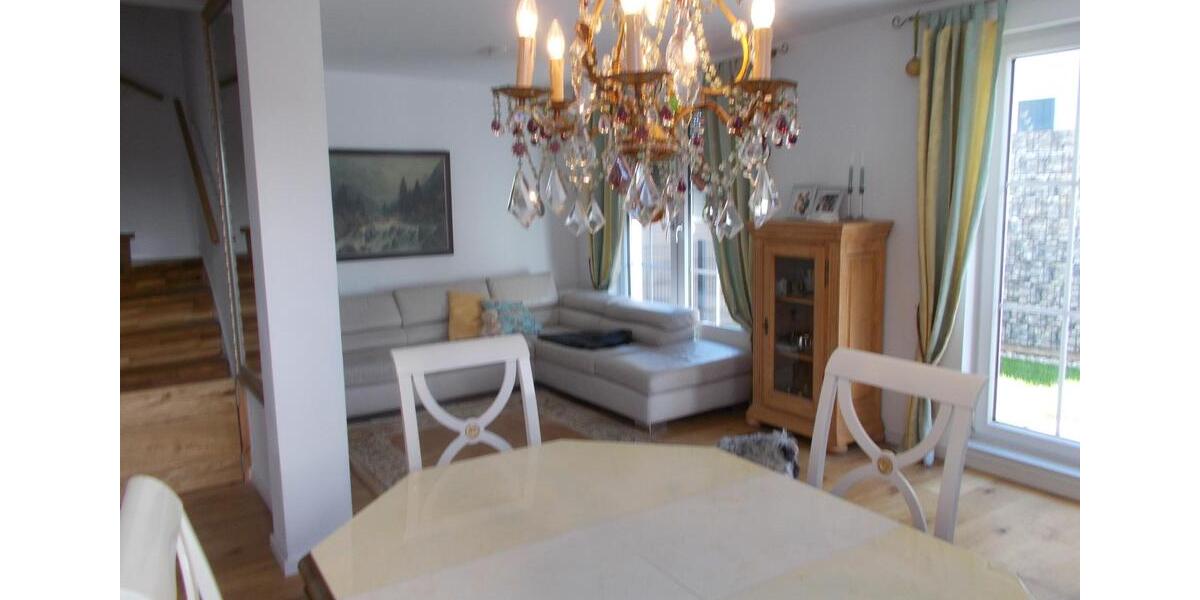 Doppelhaushälfte Gilching - 7 Zimmer, 137 m&sup2;, 2.750&euro; | Angebot:24889916