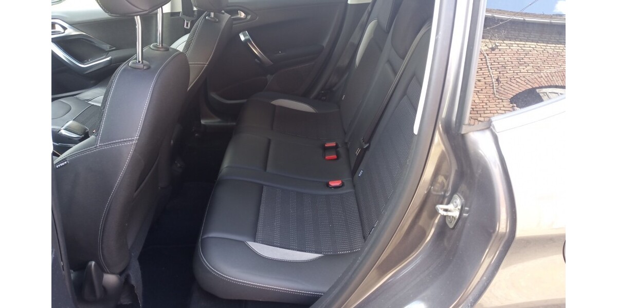 Peugeot 2008 106.000 km 7.600 &euro; Karbach 97842