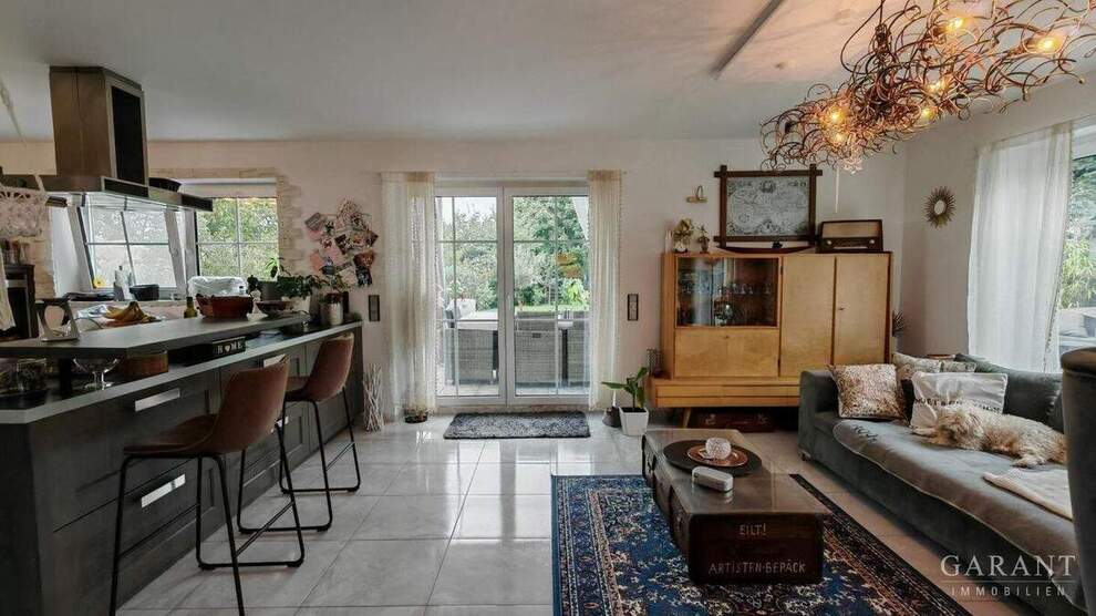 Exklusives Dreifamilienhaus von 2011 mit Wärmepumpe, Solar & 1.510 qm Grundstück 9 zimmer