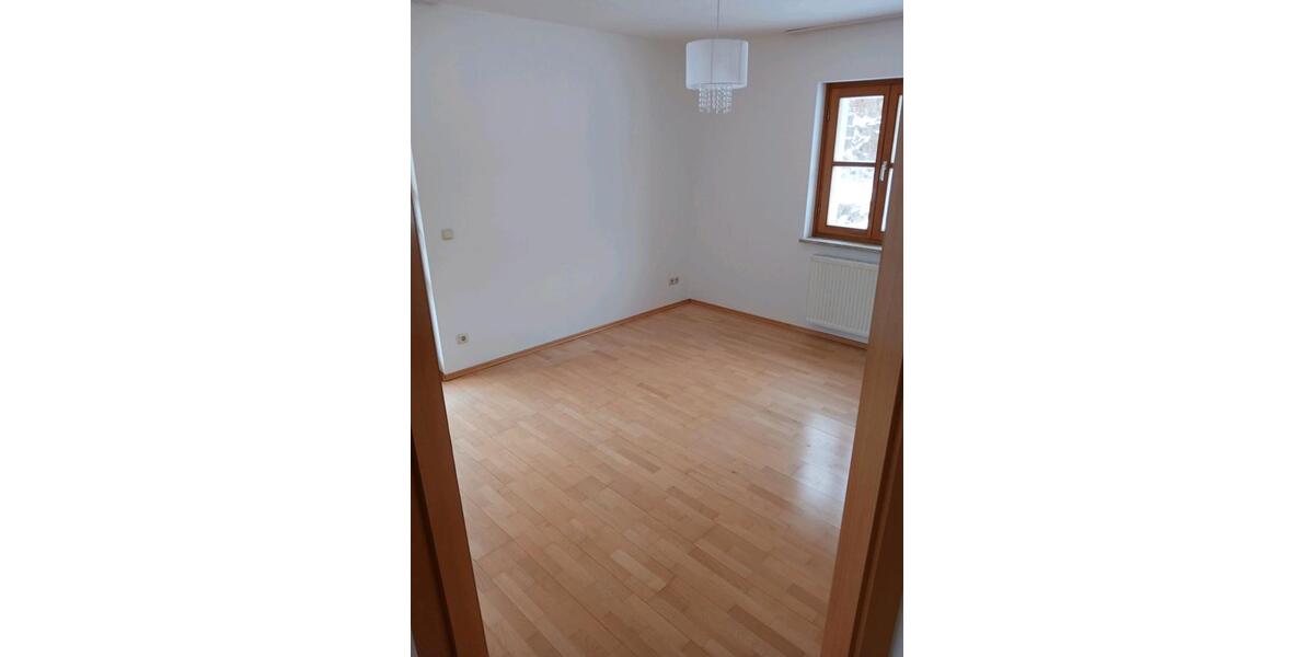 Erdgeschoßwohnung Cham - 4 Zimmer, 115 m&sup2;, 700&euro; | Angebot:24839725