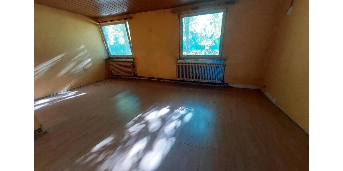 Einfamilienhaus Zetel - 11 Zimmer, 200 m&sup2;, 75.000&euro; | Angebot:26221088