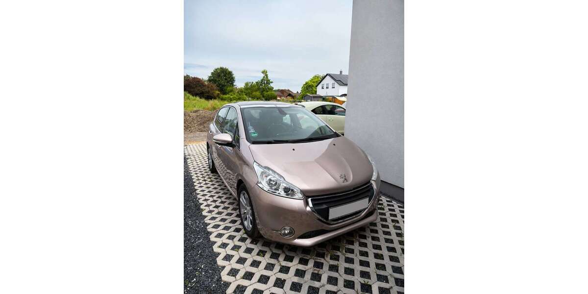 Peugeot 208 124.098 km 6.750 &euro; Vettweiß 52391