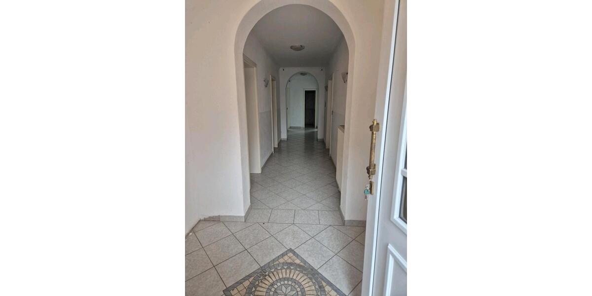 Etagenwohnung Ludwigshafen am Rhein Ludwigshafen-Oggersheim - 4 Zimmer, 120 m&sup2;, 1.300&euro; | Angebot:24818849