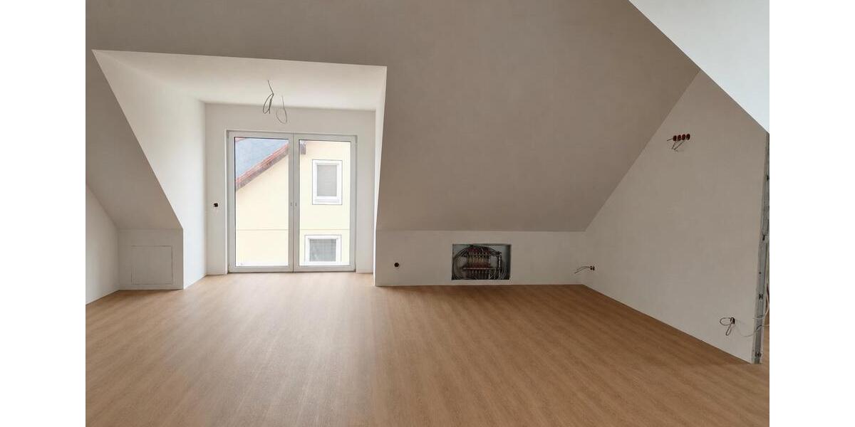 Dachgeschoßwohnung Wilsdruff - 3 Zimmer, 71 m&sup2;, 1.136&euro; | Angebot:26647425
