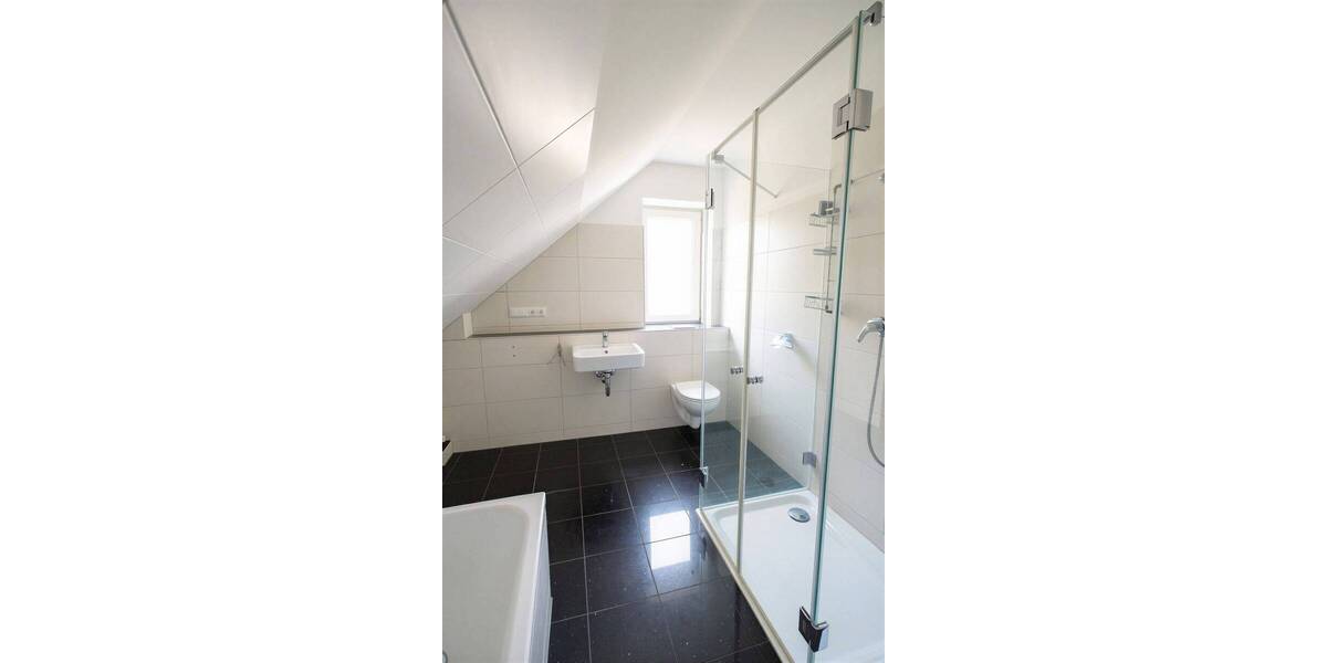 Mehrfamilienhaus, Wohnhaus Basedow - 3 Zimmer, 97 m&sup2;, 1.050&euro; | Angebot:26358936