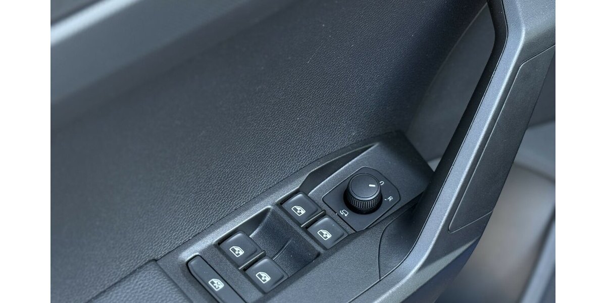 Seat Arona 1.0 TSI Style PDC/CARPLAY/KLIMAx2/ACC/DAB 28.461 km 16.900 &euro; Villingen-Schwenningen 78054