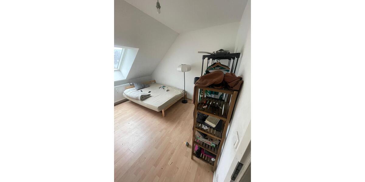 Dachgeschoßwohnung Düsseldorf Stadtbezirk 5 - 3 Zimmer, 57 m&sup2;, 500&euro; | Angebot:26664024