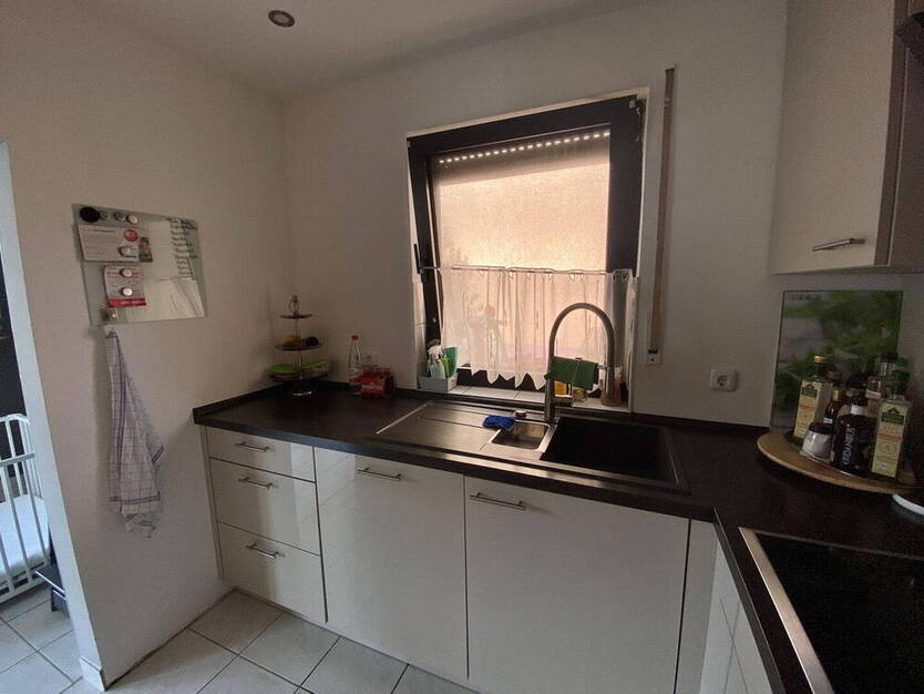 Attraktive, helle 3 ZKB-Wohnung mit neuw. EBK, Wintergarten und Garage in Süd-West-Lage