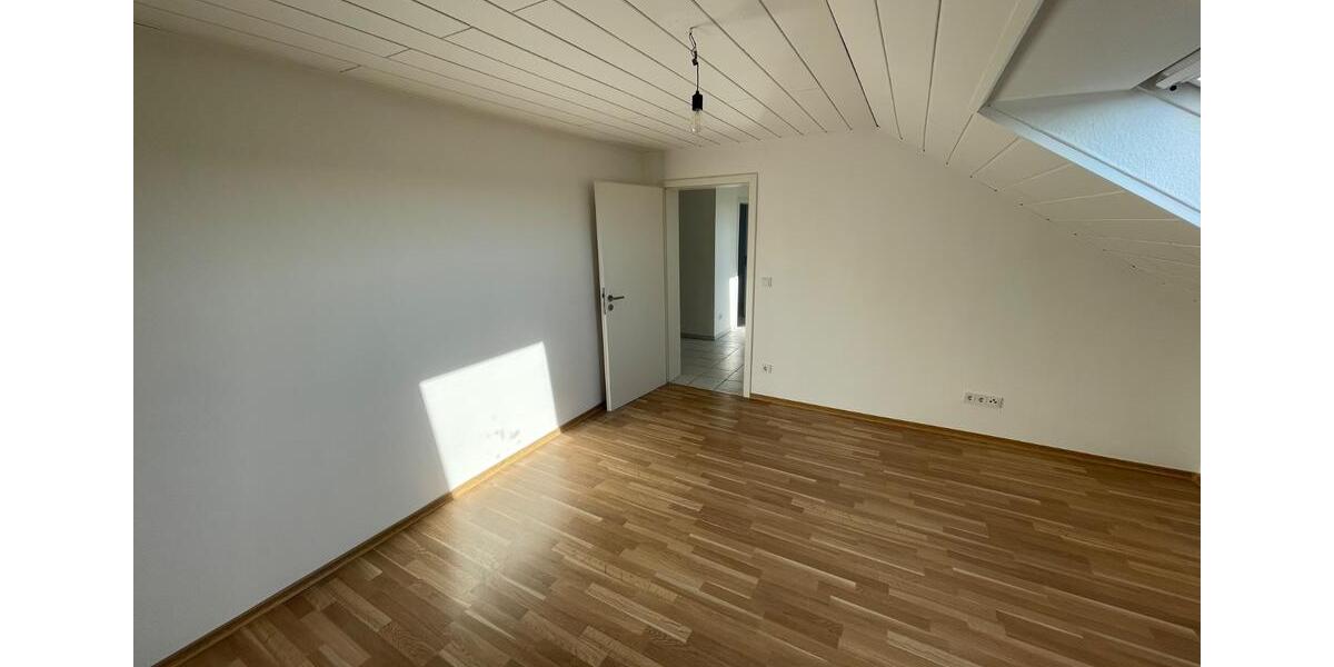 Dachgeschoßwohnung Hockenheim - 3 Zimmer, 77 m&sup2;, 239.000&euro; | Angebot:26837405