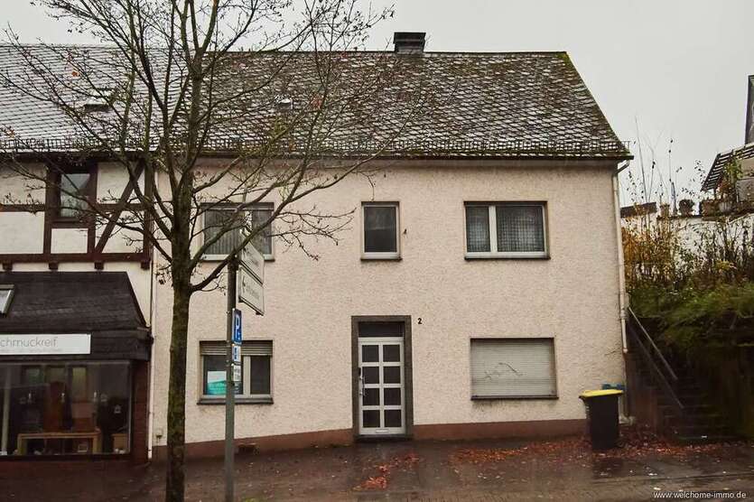 Haus zum Kaufen in Meschede - Freienohl 110.000 € 177 m²