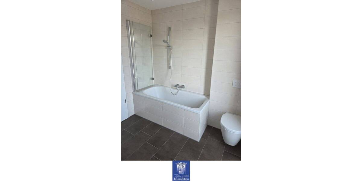 Etagenwohnung Dresden Klotzsche - 3 Zimmer, 75 m&sup2;, 1.366&euro; | Angebot:26779535