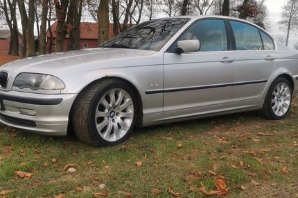 BMW 330 320.459 km 2.350 &euro; Harpstedt 27243