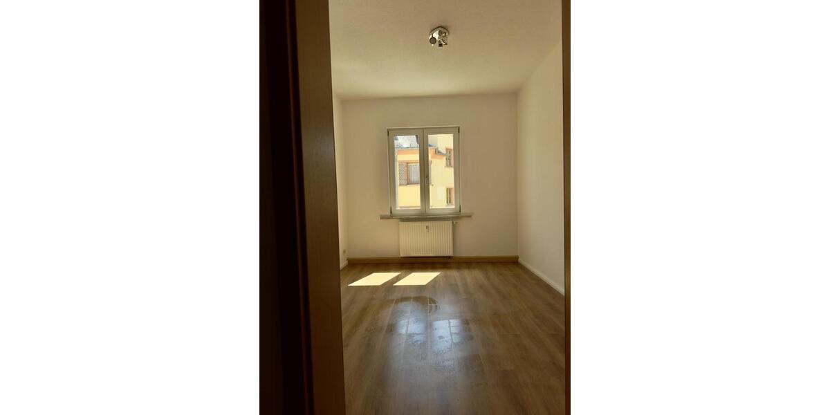 Etagenwohnung Greiz - 3 Zimmer, 66 m&sup2;, 380&euro; | Angebot:26394663