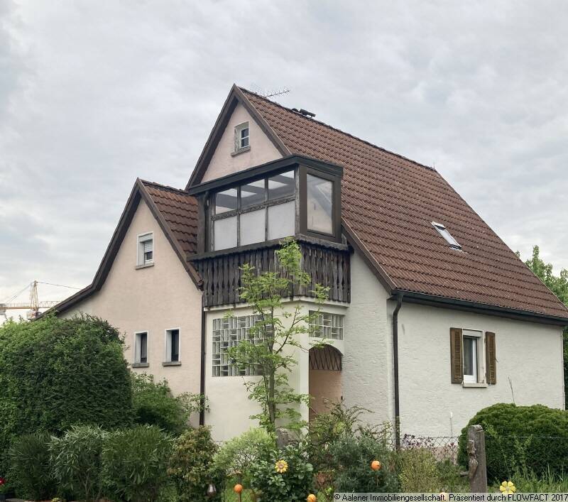 Freistehendes Einfamilienhaus mit idyllischem Garten