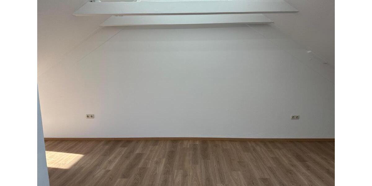 Dachgeschoßwohnung Augsburg Hochzoll - 1.5 Zimmer, 35 m&sup2;, 590&euro; | Angebot:24370148