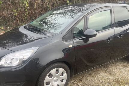 Opel Meriva 129.000 km 5.500 &euro; kassel 34125