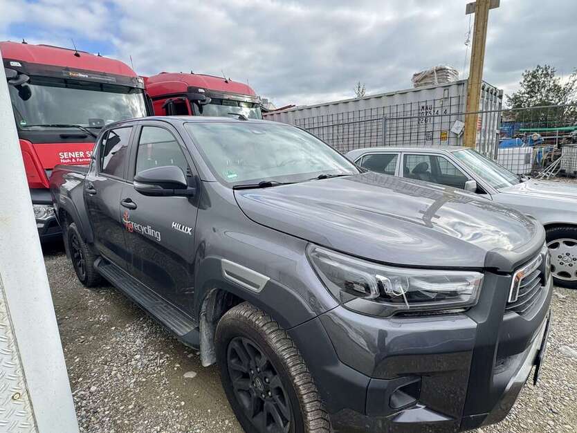 Toyota Hilux 100.000 km 38.500 € München 81243
