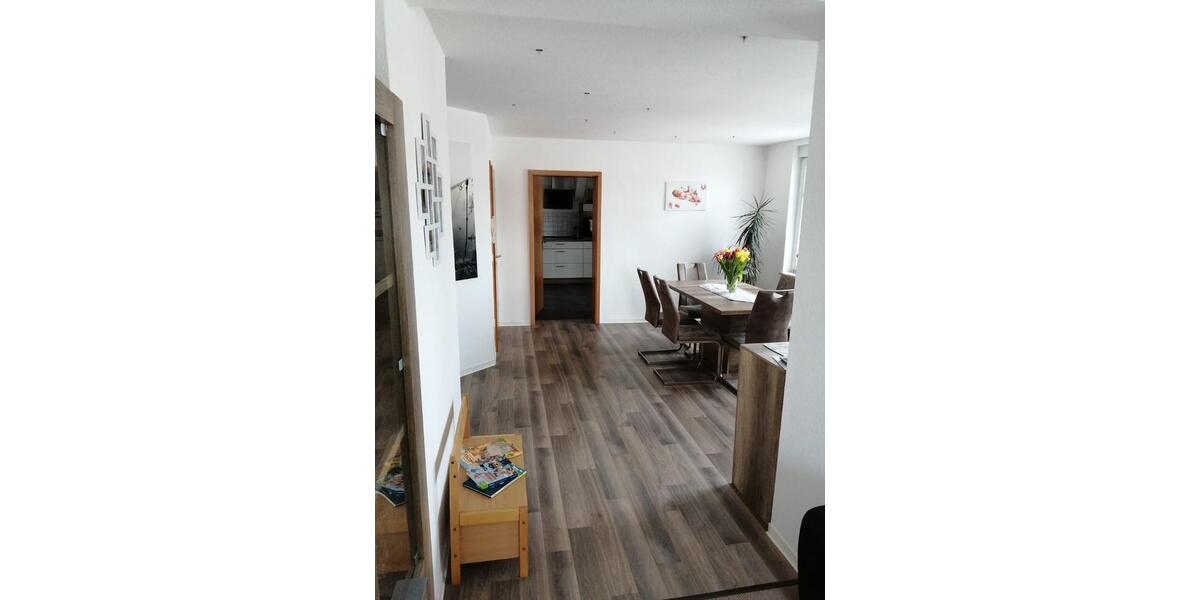 Dachgeschoßwohnung Crinitz - 3 Zimmer, 92 m&sup2;, 560&euro; | Angebot:27634398