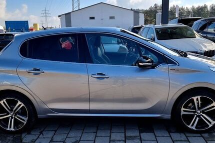 Peugeot 208 105.947 km 8.700 &euro; Nalbach 66809