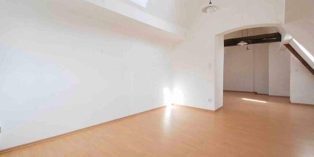 Charmantes Zweifamilienhaus mit historischem Gewölbekeller und zwei Südterrassen in Möhringen 7 zimmer