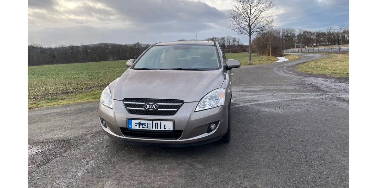Kia ceed / Ceed 124.000 km 2.990 &euro; Ohrdruf 99885
