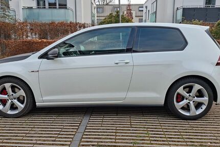 VW Golf 106.000 km 14.700 &euro; München 81827