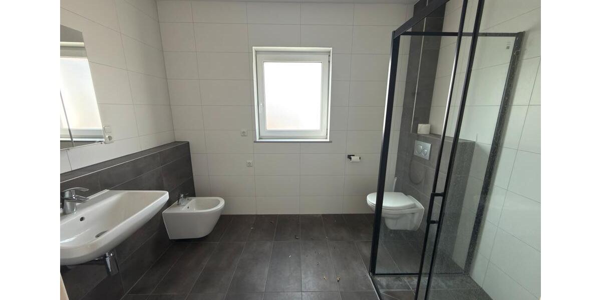 Reihenhaus Wiesbaden Mainz-Kastel - 5 Zimmer, 145 m&sup2;, 2.900&euro; | Angebot:25863167