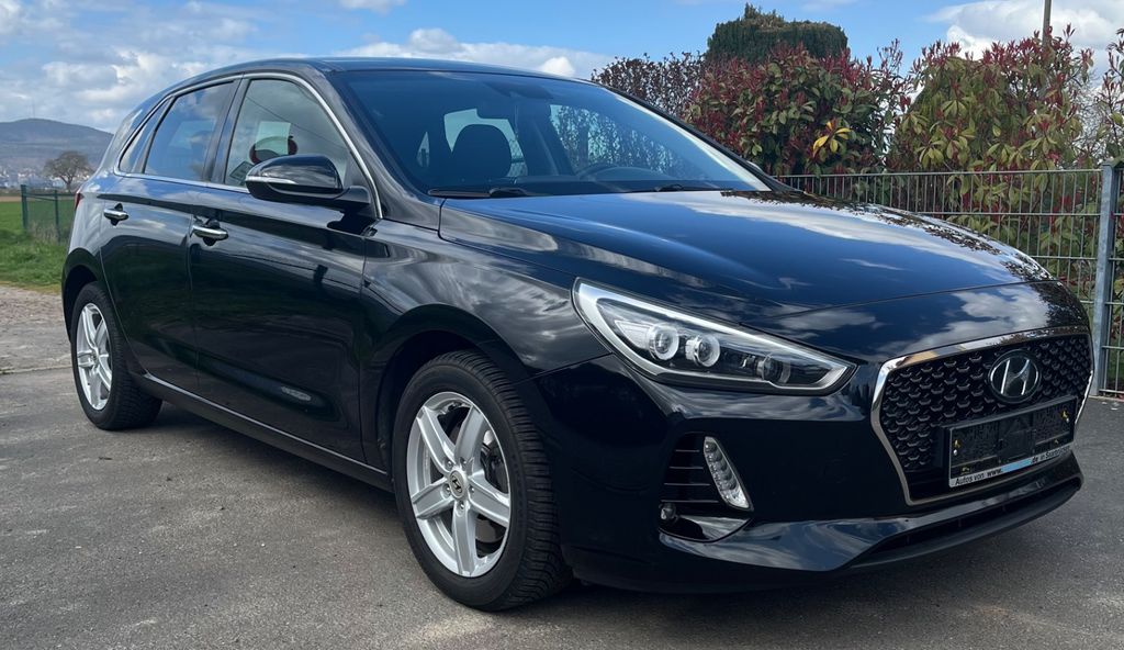 Hyundai i30 93.000 km 12.200 &euro; Neustadt 67435