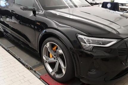 Audi e-tron 49.800 km 44.970 &euro; Helmstedt 38350