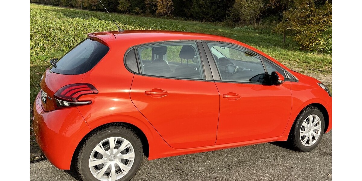 Peugeot 208 Pure Tech 82 active 64.690 km 8.900 &euro; Eschede 29348