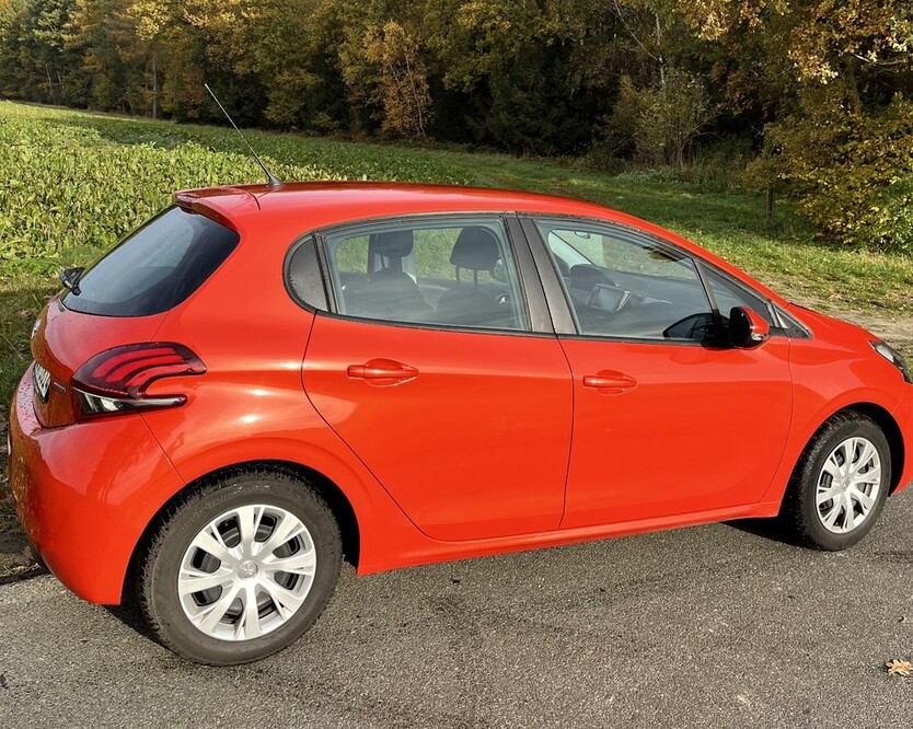 Peugeot 208 Pure Tech 82 active 64.690 km 8.900 € Eschede 29348