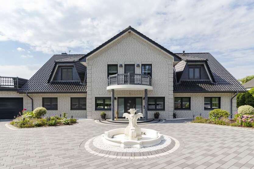 Haus zum Kaufen in Fahren 2.395.000 € 400.81 m²