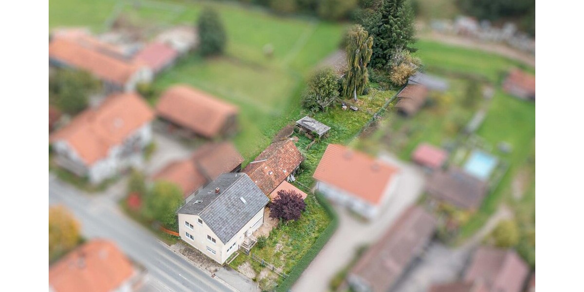 Zweifamilienhaus mit großem Grundstück 8 zimmer