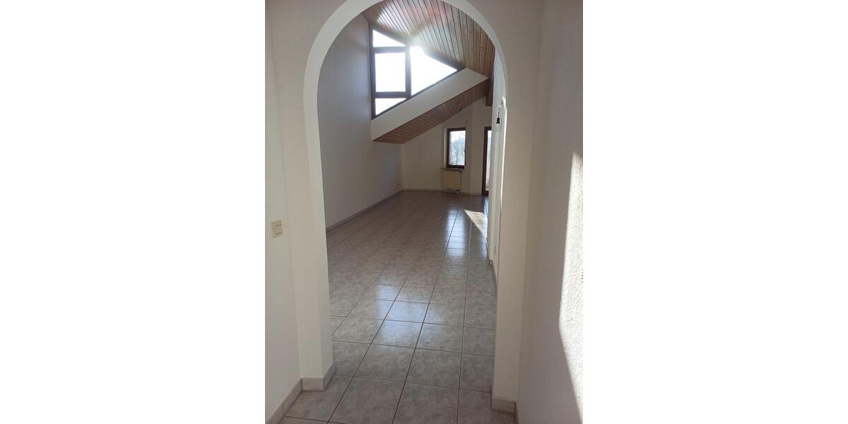 Dachgeschoßwohnung Brackenheim - 3.5 Zimmer, 102 m&sup2;, 320.000&euro; | Angebot:24373829