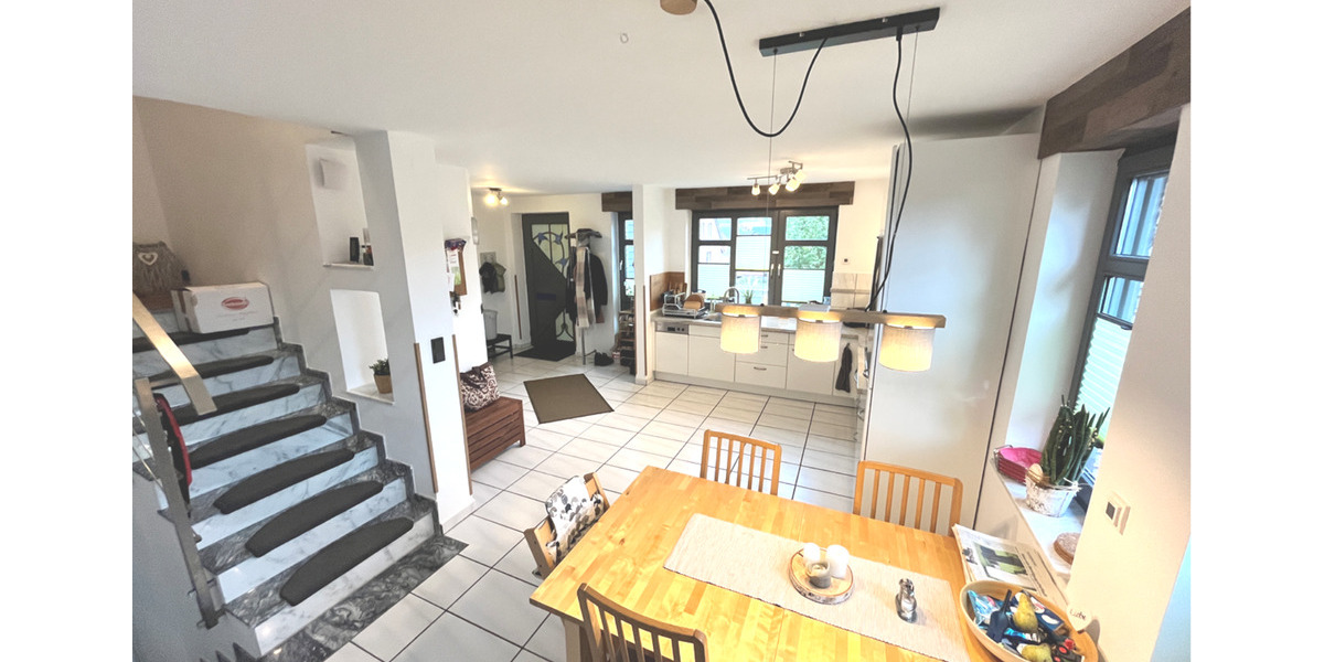 Helle, stadtnahe Wohnung mit Balkon, Keller, Stellplatz und EBK 3 zimmer