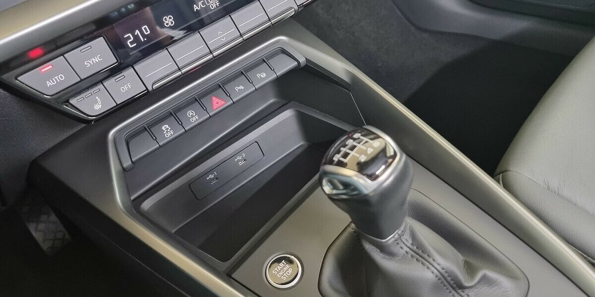 Audi A3 30TFSI limo Navi Leder Digital VIC Kamera LED 66.400 km 21.100 &euro; Garrel 49681