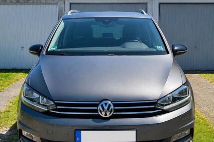 VW Touran 102.683 km 22.999 &euro; Köln 51147