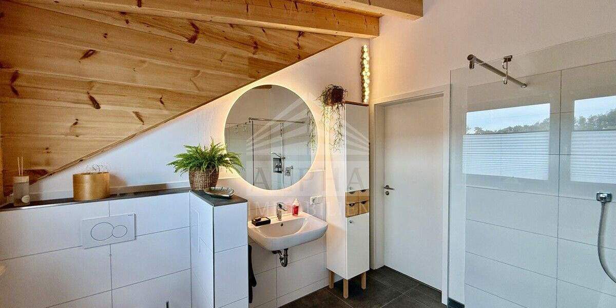 *VERKAUFT* Modernes Blockhaus-Idyllisch gelegene Doppelhaushälfte mit Büroräumen & Traumgarten 6 zimmer