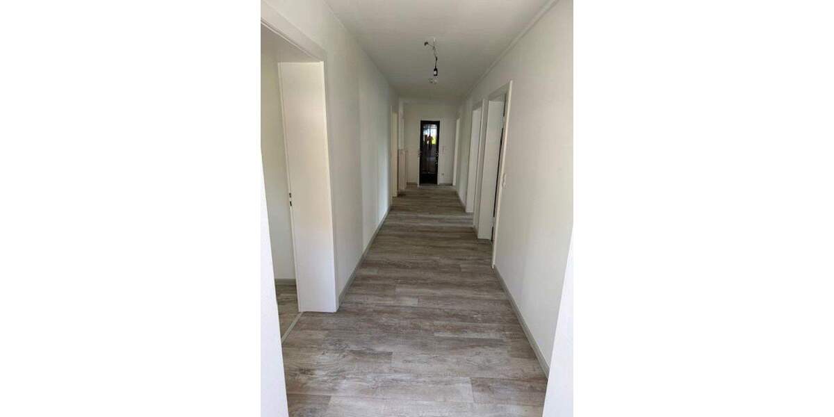 Ruhige 5 Zi-Whg. in Berg mit Balkon, renoviert 5 zimmer