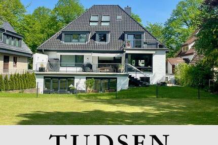 Wohnung mit grosser Terrasse und eigenem Garten.