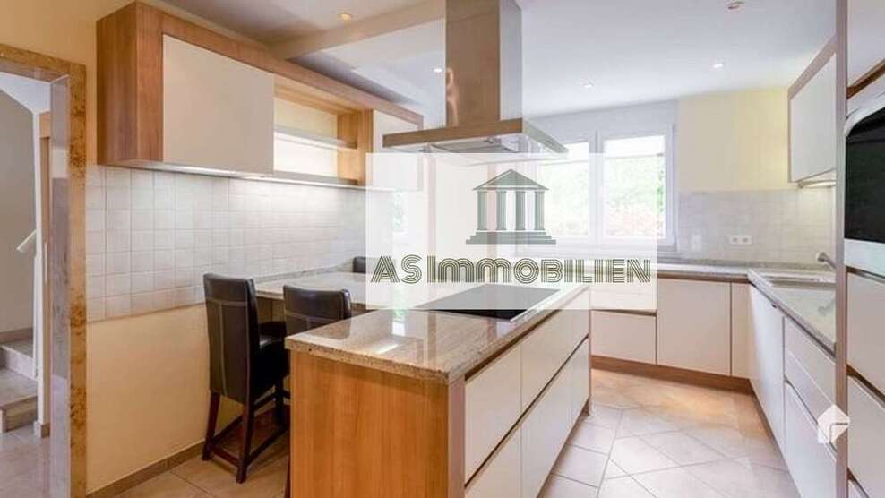 Haus zum Mieten in Hofheim am Taunus 2.350 € 148 m²