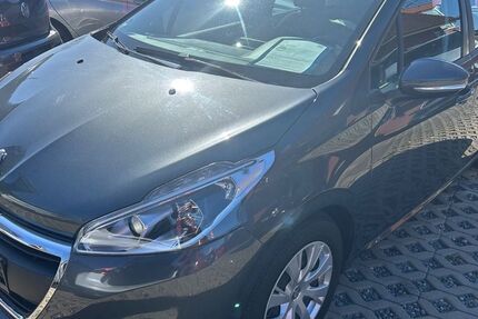 Peugeot 208 78.000 km 6.950 &euro; Stade 21680