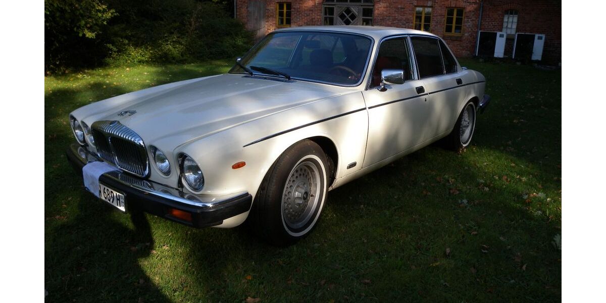 Jaguar XJ12 143.447 km 11.500 &euro; Warpe 27333