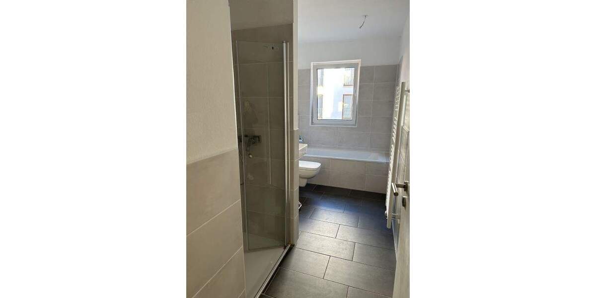 Exklusive Wohnung mit großem Balkon und 2 Tageslichtbädern 3 zimmer