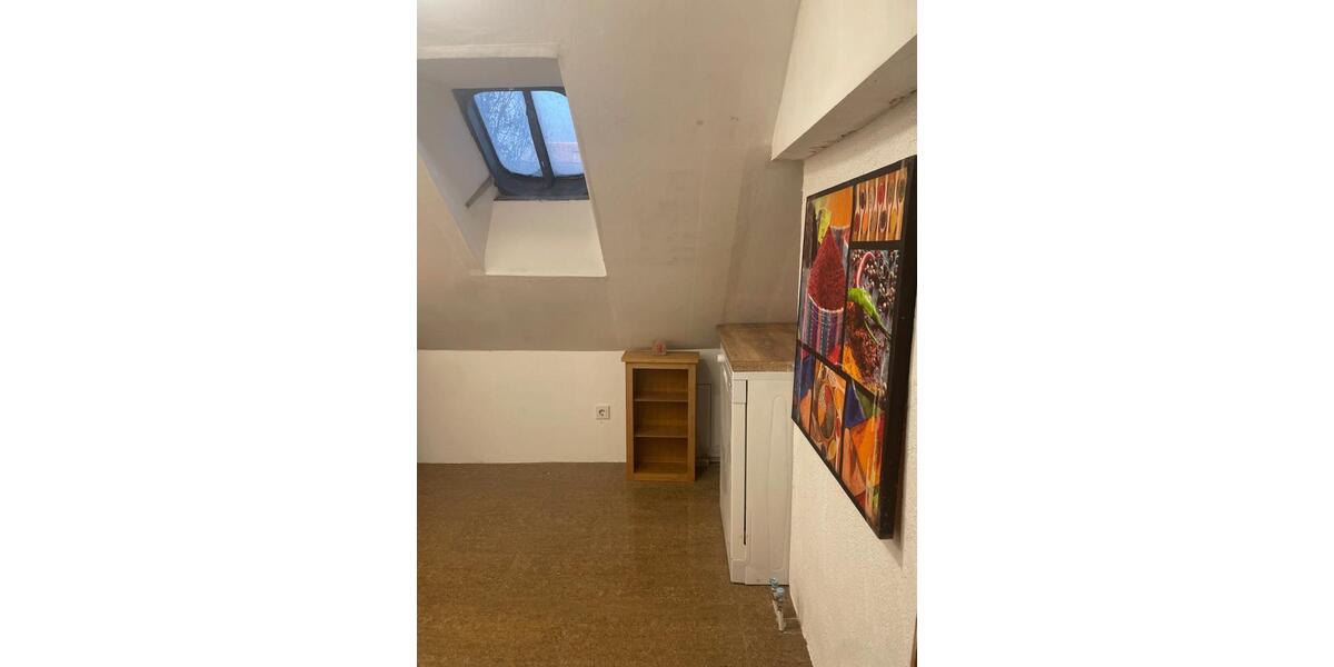 Dachgeschoßwohnung Brühl - 1 Zimmer, 18 m&sup2;, 650&euro; | Angebot:25972395