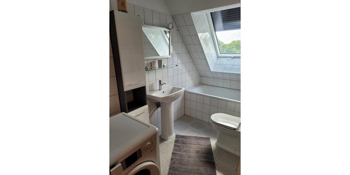 Dachgeschoßwohnung Duisburg Huckingen - 2.5 Zimmer, 50 m&sup2;, 115.000&euro; | Angebot:24755229