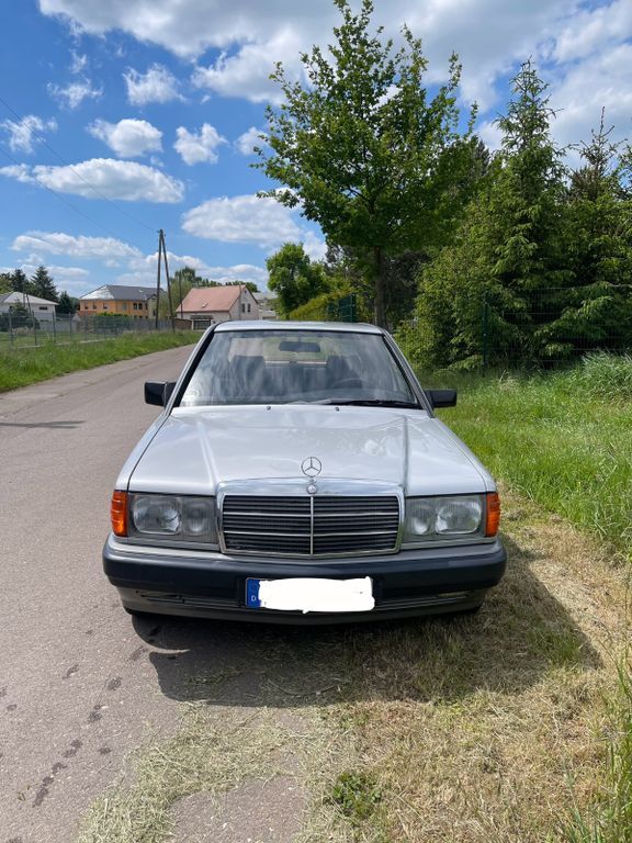 Mercedes-Benz 190 268.000 km 1.990 € Halle 06118